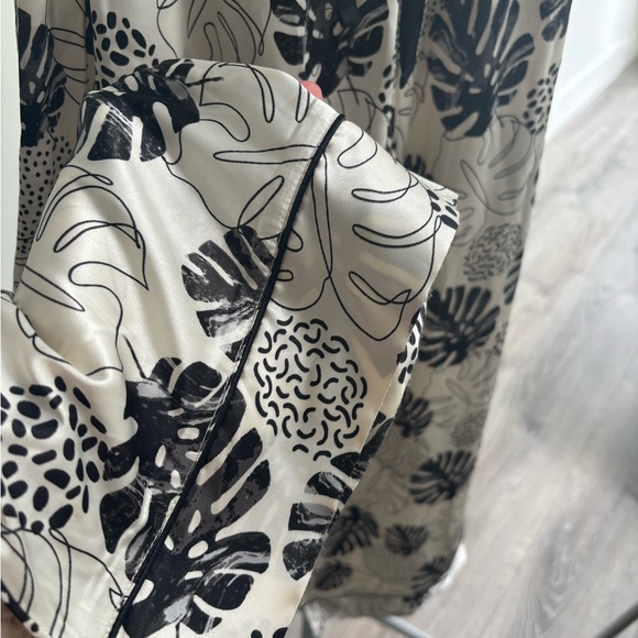 Tahari pj pants relaxed silk/satin - Picture 5 of 9